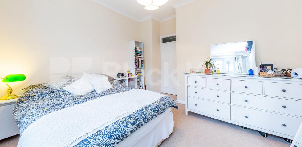 Contemporary cosy one bed in the heart of primrose hill mins to tube & shops Gloucester Avenue, Primrose Hill / Regents Park